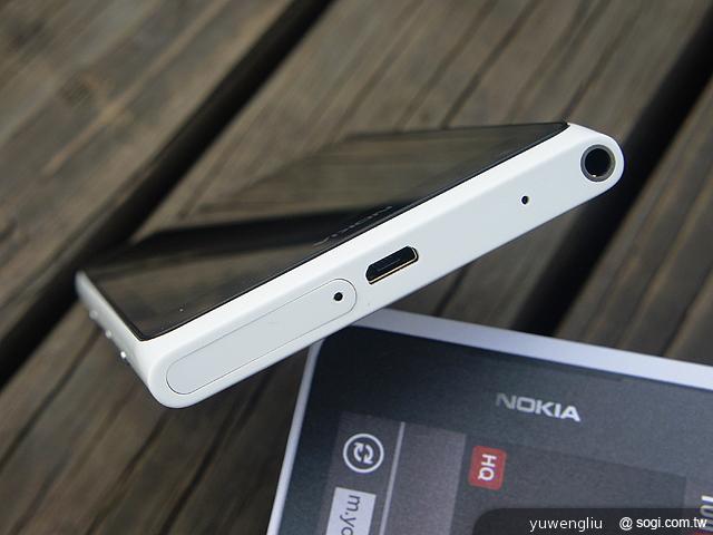 NOKIA Lumia 900 末代WP7機皇的逆襲 NOKIA Lumia 900 末代WP7機皇的逆襲