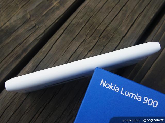 NOKIA Lumia 900 末代WP7機皇的逆襲 NOKIA Lumia 900 末代WP7機皇的逆襲