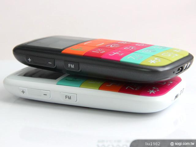 輕巧實用、多色彩大按鍵手機 UTEC L199 輕巧實用、多色彩大按鍵手機 UTEC L199