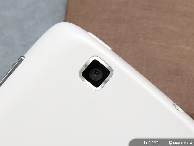 5吋雙卡、雙核心智慧手機首選 Sharp SH530U 5吋雙卡、雙核心智慧手機首選 Sharp SH530U