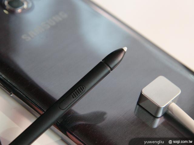 三星GALAXY Note 2跨界旗艦10月登台 功能搶先測【IFA 2012】 三星GALAXY Note 2跨界旗艦10月登台 功能搶先測【IFA 2012】