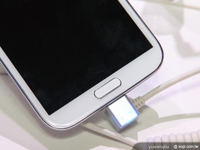 三星GALAXY Note 2跨界旗艦10月登台 功能搶先測【IFA 2012】 三星GALAXY Note 2跨界旗艦10月登台 功能搶先測【IFA 2012】