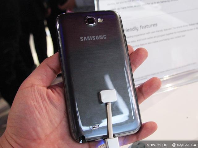三星GALAXY Note 2跨界旗艦10月登台 功能搶先測【IFA 2012】 三星GALAXY Note 2跨界旗艦10月登台 功能搶先測【IFA 2012】