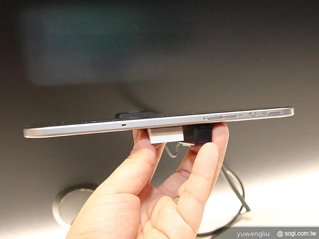 東芝推Win8滑蓋靓品U920t與安桌平板AT300、AT270【IFA 2012】 東芝推Win8滑蓋靓品U920t與安桌平板AT300、AT270【IFA 2012】