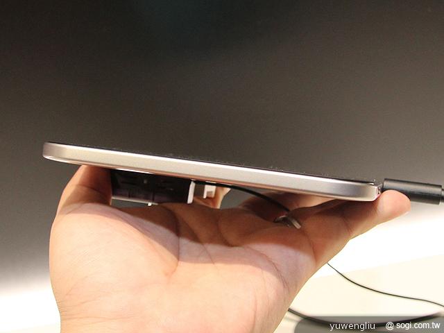 東芝推Win8滑蓋靓品U920t與安桌平板AT300、AT270【IFA 2012】 東芝推Win8滑蓋靓品U920t與安桌平板AT300、AT270【IFA 2012】