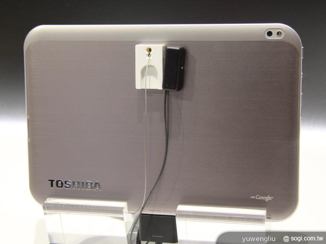 東芝推Win8滑蓋靓品U920t與安桌平板AT300、AT270【IFA 2012】 東芝推Win8滑蓋靓品U920t與安桌平板AT300、AT270【IFA 2012】
