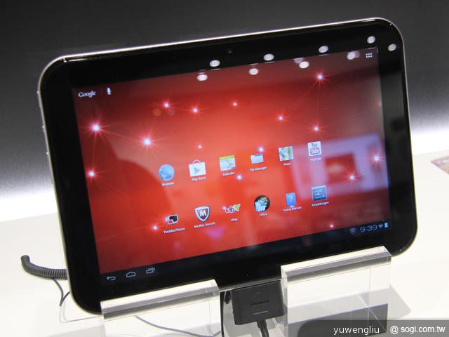 東芝推Win8滑蓋靓品U920t與安桌平板AT300、AT270【IFA 2012】 東芝推Win8滑蓋靓品U920t與安桌平板AT300、AT270【IFA 2012】