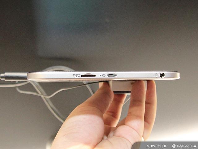 東芝推Win8滑蓋靓品U920t與安桌平板AT300、AT270【IFA 2012】 東芝推Win8滑蓋靓品U920t與安桌平板AT300、AT270【IFA 2012】