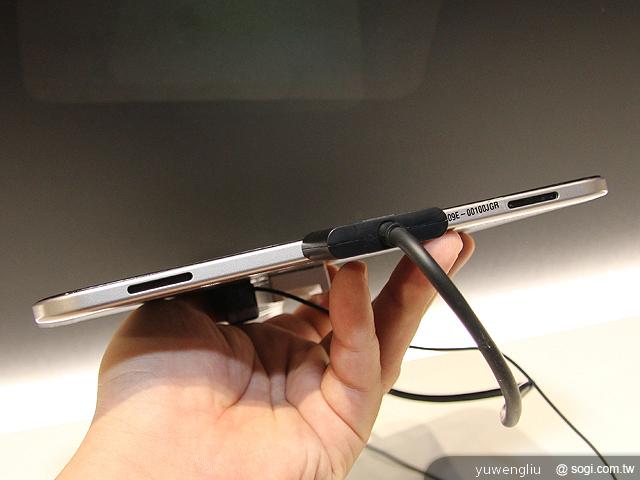 東芝推Win8滑蓋靓品U920t與安桌平板AT300、AT270【IFA 2012】 東芝推Win8滑蓋靓品U920t與安桌平板AT300、AT270【IFA 2012】