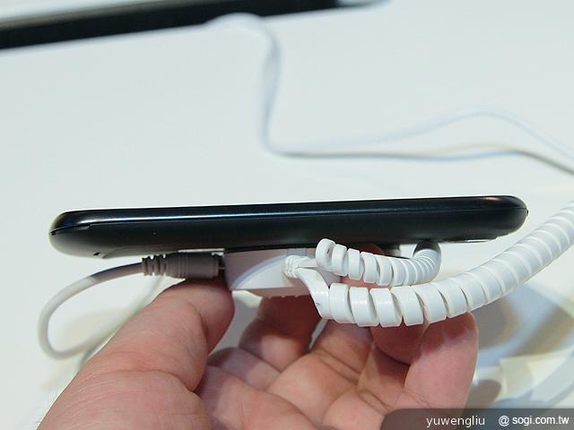 英特爾展示多款自家處理器手機 ZTE Grand X IN初登場【IFA 2012】 英特爾展示多款自家處理器手機 ZTE Grand X IN初登場【IFA 2012】