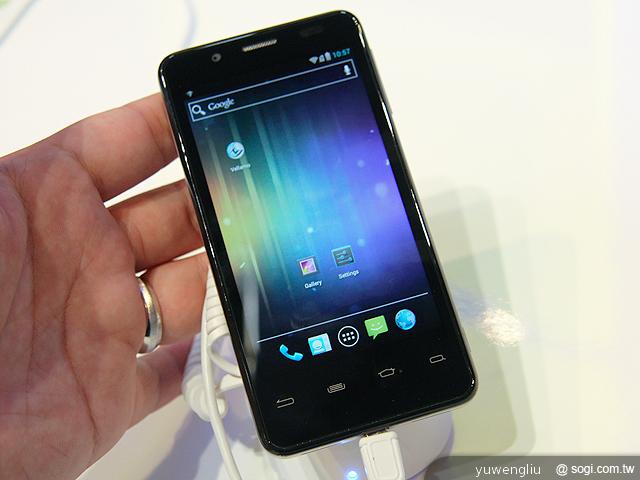 英特爾展示多款自家處理器手機 ZTE Grand X IN初登場【IFA 2012】 英特爾展示多款自家處理器手機 ZTE Grand X IN初登場【IFA 2012】