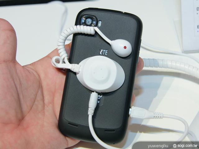 英特爾展示多款自家處理器手機 ZTE Grand X IN初登場【IFA 2012】 英特爾展示多款自家處理器手機 ZTE Grand X IN初登場【IFA 2012】