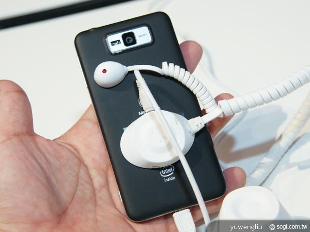 英特爾展示多款自家處理器手機 ZTE Grand X IN初登場【IFA 2012】 英特爾展示多款自家處理器手機 ZTE Grand X IN初登場【IFA 2012】