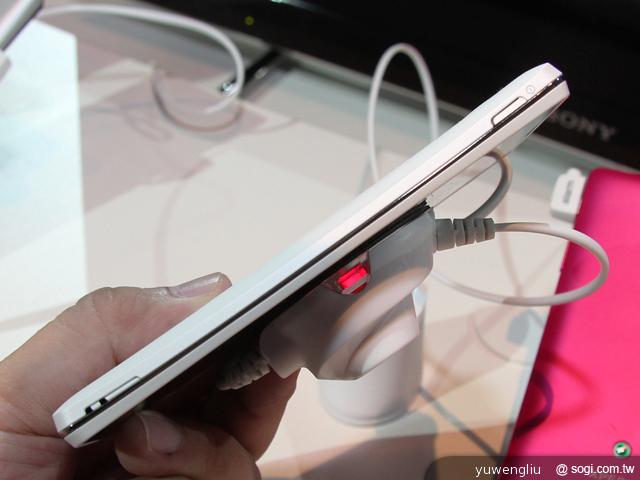 Sony手機、平板新機齊發 Xperia TX 十月登台【IFA 2012】 Sony手機、平板新機齊發 Xperia TX 十月登台【IFA 2012】