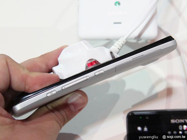 Sony手機、平板新機齊發 Xperia TX 十月登台【IFA 2012】 Sony手機、平板新機齊發 Xperia TX 十月登台【IFA 2012】