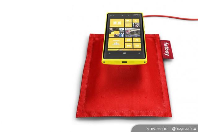 諾基亞Lumia 920、820微軟新機發表 年底前上市 諾基亞Lumia 920、820微軟新機發表 年底前上市