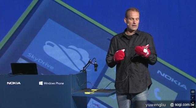 諾基亞Lumia 920、820微軟新機發表 年底前上市 諾基亞Lumia 920、820微軟新機發表 年底前上市