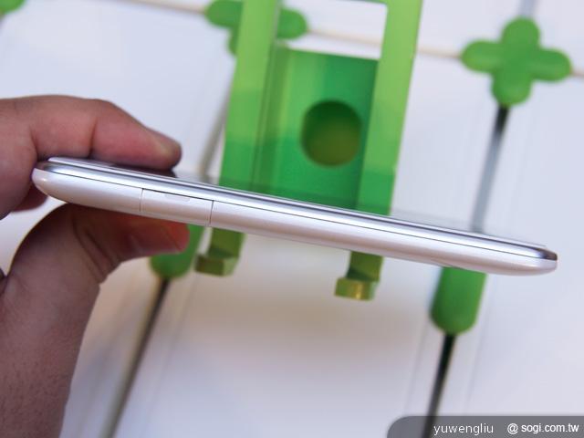 日本人氣機種HTC J登台 空機16900 乃木坂46代言 日本人氣機種HTC J登台 空機16900 乃木坂46代言