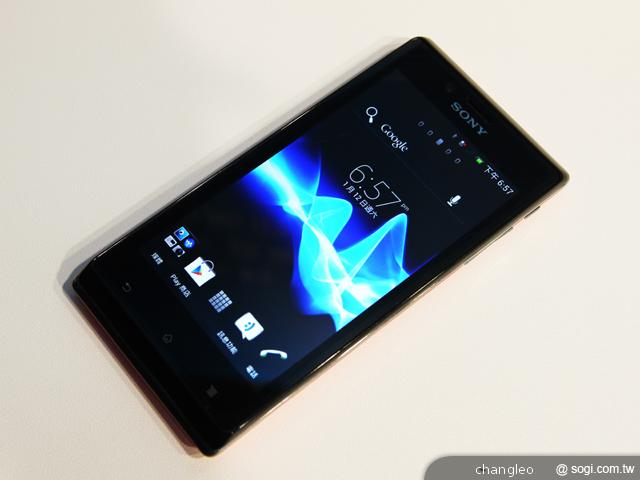 索尼新機在台齊亮相 Xperia TX、Xperia J十月先後開賣 索尼新機在台齊亮相 Xperia TX、Xperia J十月先後開賣
