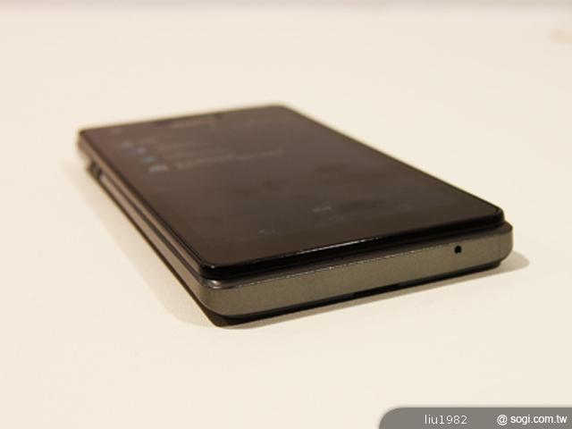 SONY Xperia V高階防水旗艦機外觀賞析 SONY Xperia V高階防水旗艦機外觀賞析