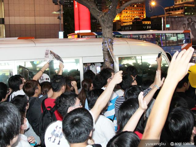 偶像團體「乃木坂46」空降台灣 代言HTC J手機吸買氣 偶像團體「乃木坂46」空降台灣 代言HTC J手機吸買氣