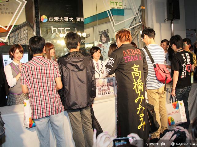 偶像團體「乃木坂46」空降台灣 代言HTC J手機吸買氣 偶像團體「乃木坂46」空降台灣 代言HTC J手機吸買氣