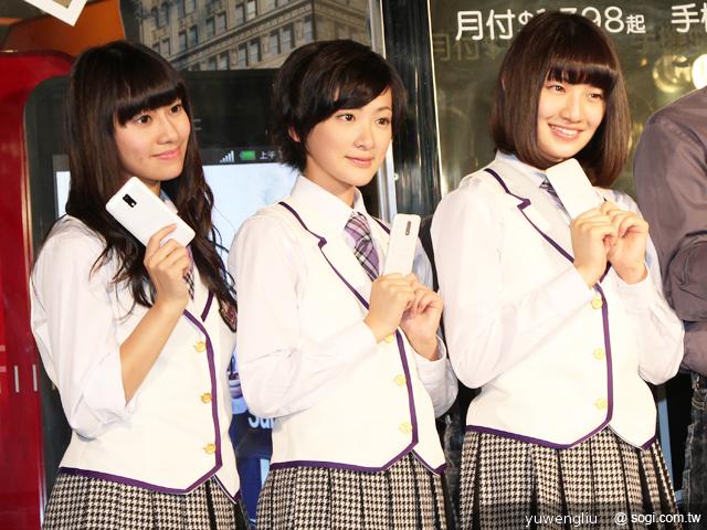 偶像團體「乃木坂46」空降台灣 代言HTC J手機吸買氣 偶像團體「乃木坂46」空降台灣 代言HTC J手機吸買氣
