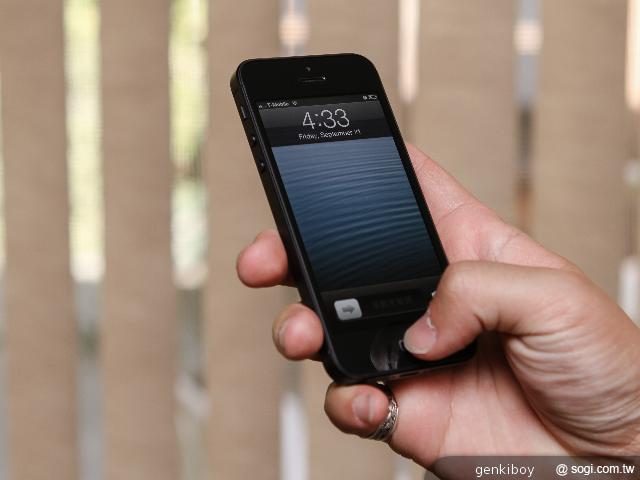 【開箱】Apple iPhone 5美國首賣簡易開箱測試 【開箱】Apple iPhone 5美國首賣簡易開箱測試