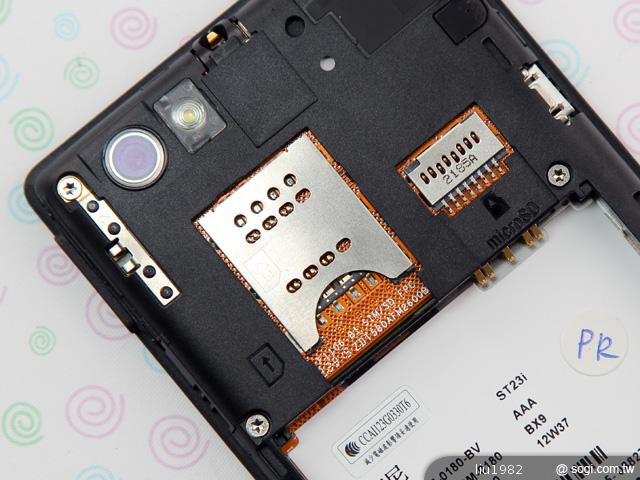 3.5吋輕巧娛樂機Sony Xperia miro 主打社群功能 3.5吋輕巧娛樂機Sony Xperia miro 主打社群功能