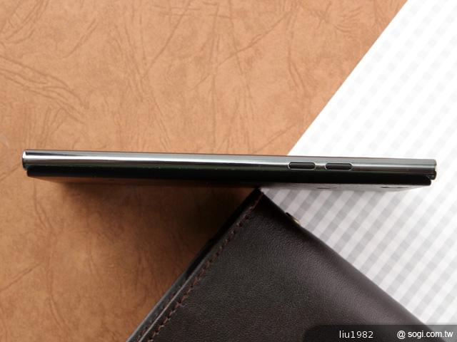 【外觀】5吋四核智慧機新秀 LG Optimus Vu圖賞