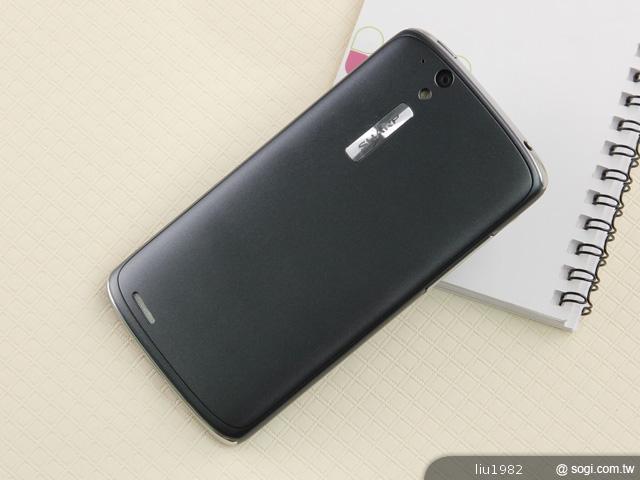 4.5吋2.5D圓弧面玻璃螢幕 夏普SH631W雙核機 4.5吋2.5D圓弧面玻璃螢幕 夏普SH631W雙核機