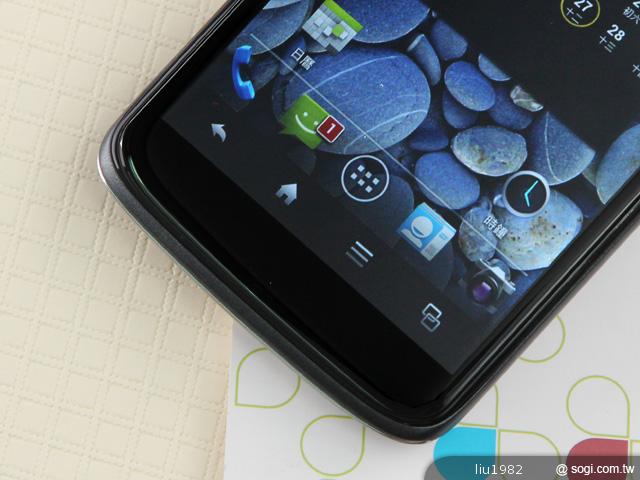 4.5吋2.5D圓弧面玻璃螢幕 夏普SH631W雙核機 4.5吋2.5D圓弧面玻璃螢幕 夏普SH631W雙核機