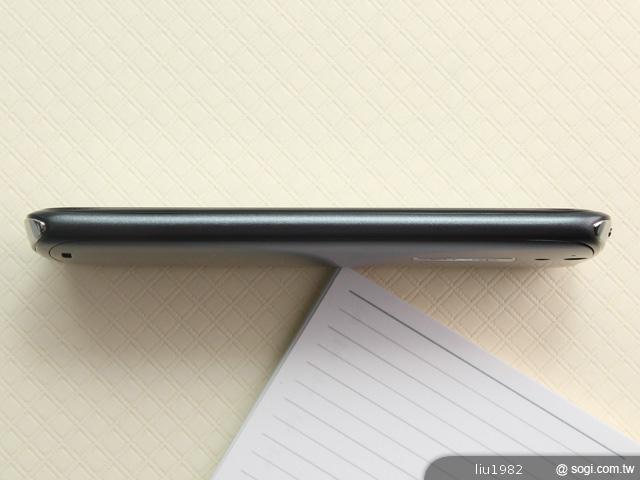 4.5吋2.5D圓弧面玻璃螢幕 夏普SH631W雙核機 4.5吋2.5D圓弧面玻璃螢幕 夏普SH631W雙核機