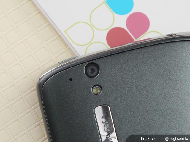 4.5吋2.5D圓弧面玻璃螢幕 夏普SH631W雙核機 4.5吋2.5D圓弧面玻璃螢幕 夏普SH631W雙核機