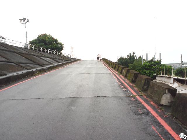 4.5吋2.5D圓弧面玻璃螢幕 夏普SH631W雙核機 4.5吋2.5D圓弧面玻璃螢幕 夏普SH631W雙核機