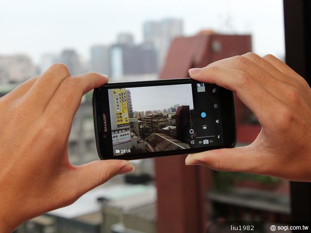 4.5吋2.5D圓弧面玻璃螢幕 夏普SH631W雙核機 4.5吋2.5D圓弧面玻璃螢幕 夏普SH631W雙核機