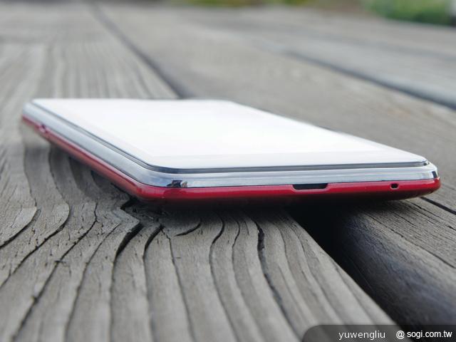 火紅東瀛風 HTC J智慧手機絕美外型圖賞 火紅東瀛風 HTC J智慧手機絕美外型圖賞