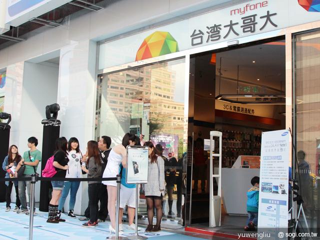 三星GALAXY Note II開賣 錦榮、騎馬舞突襲信義威秀 三星GALAXY Note II開賣 錦榮、騎馬舞突襲信義威秀