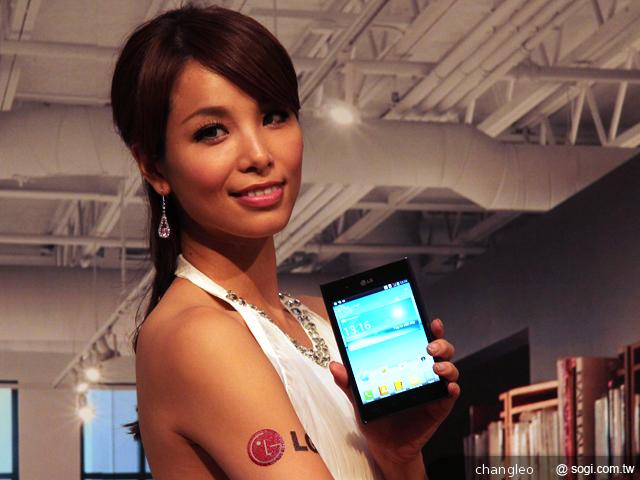 LG Optimus Vu 5吋智慧機 中華獨賣 單機20900 LG Optimus Vu 5吋智慧機 中華獨賣 單機20900