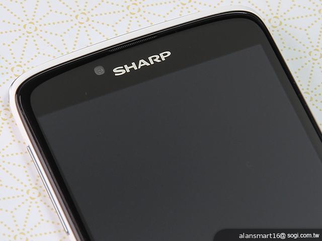 夏普SH837W雙核機 4.7吋、Super LCD 3螢幕
