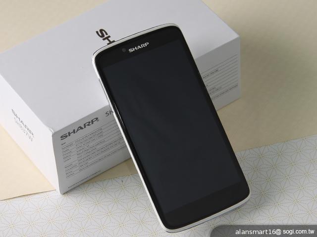 夏普SH837W雙核機 4.7吋、Super LCD 3螢幕