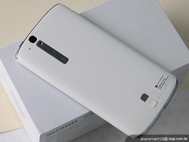 夏普SH837W雙核機 4.7吋、Super LCD 3螢幕