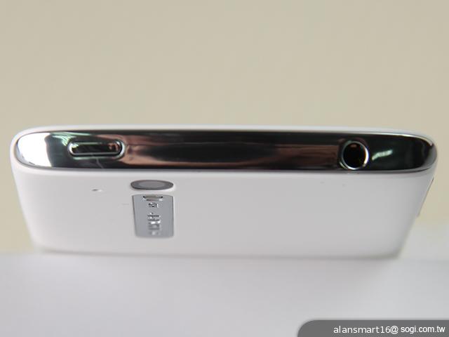 夏普SH837W雙核機 4.7吋、Super LCD 3螢幕