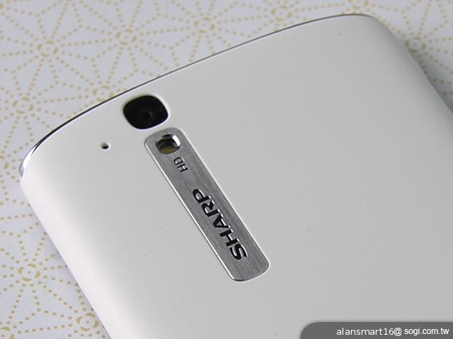 夏普SH837W雙核機 4.7吋、Super LCD 3螢幕