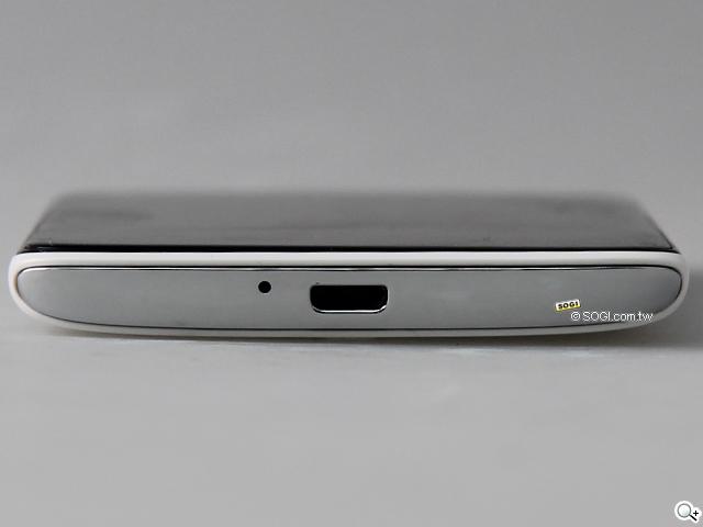 夏普SH837W雙核機 4.7吋、Super LCD 3螢幕