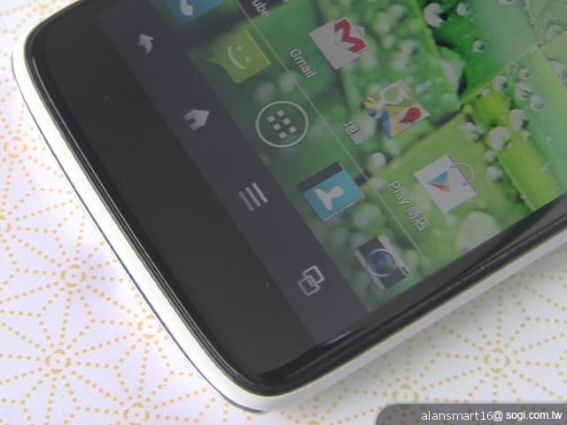 夏普SH837W雙核機 4.7吋、Super LCD 3螢幕