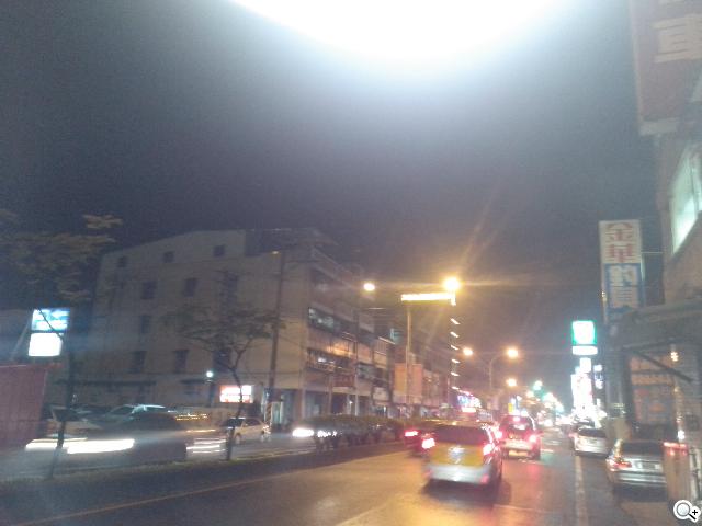 夏普SH837W雙核機 4.7吋、Super LCD 3螢幕