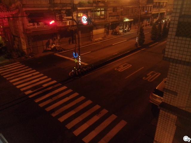 夏普SH837W雙核機 4.7吋、Super LCD 3螢幕