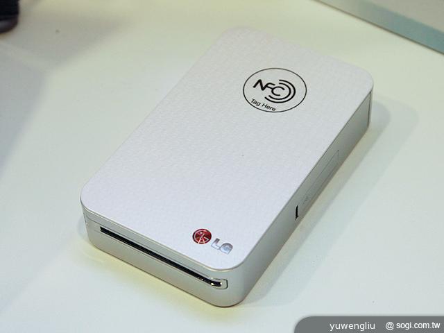 LG推Pocket Photo口袋印相機 隨拍隨印隨分享【101資訊月】