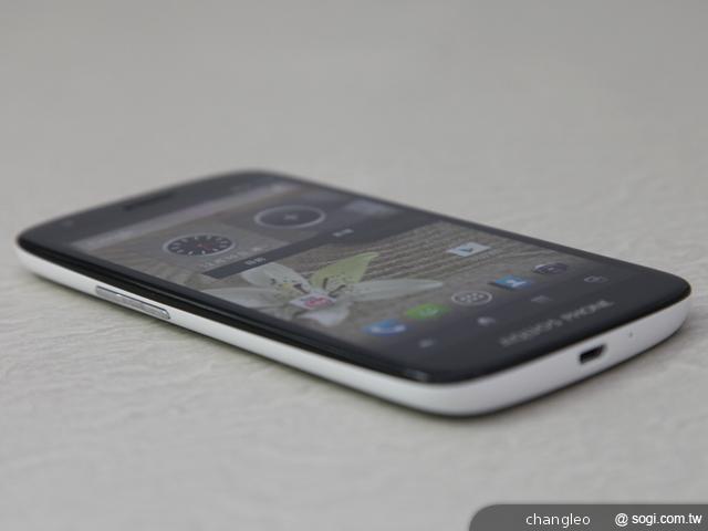 【外觀】5吋FHD 夏普AQUOS PHONE SH930W機身賞